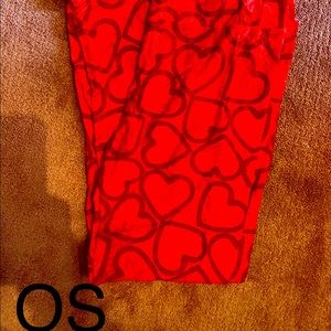 Red Hearts Lularoe leggings!